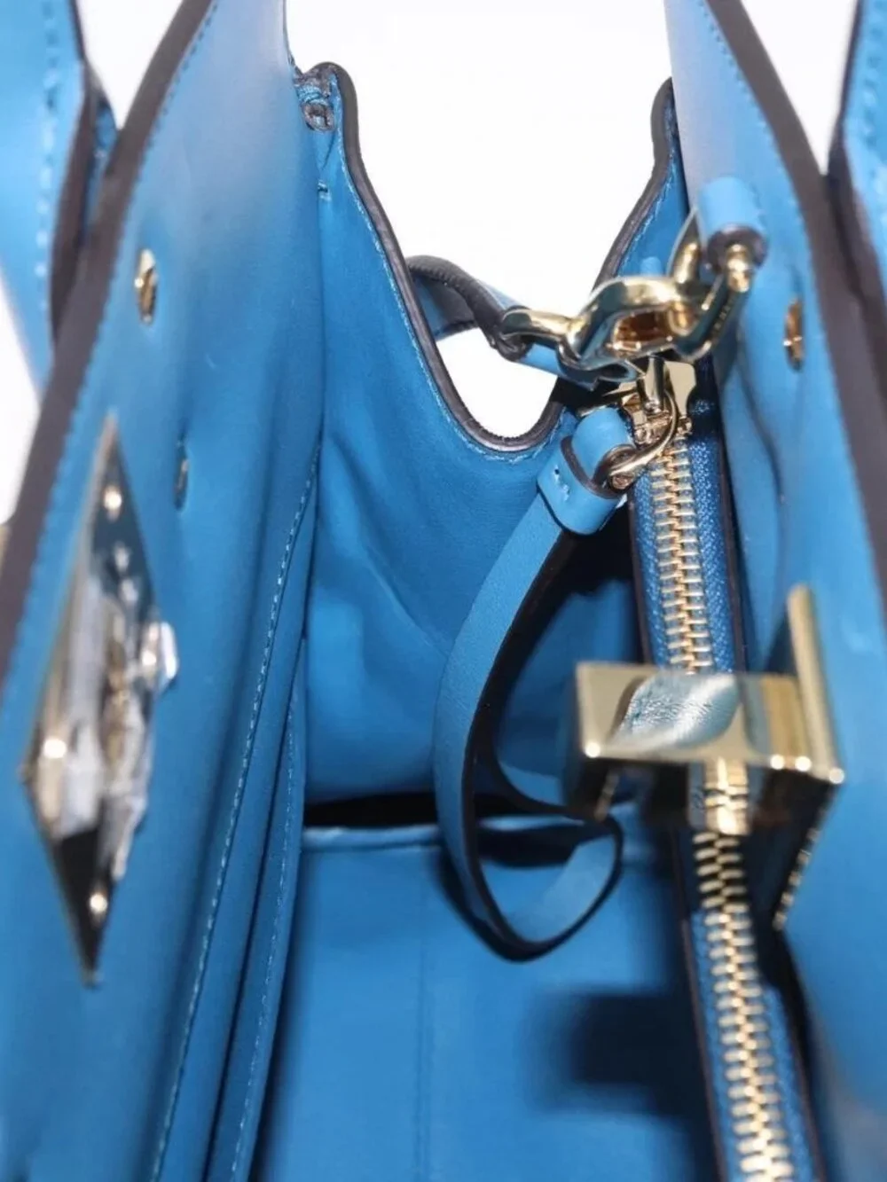 Salvatore Ferragamo Gancini Studio bag Bag Leather 2way Blue Gold Auth ka4871V